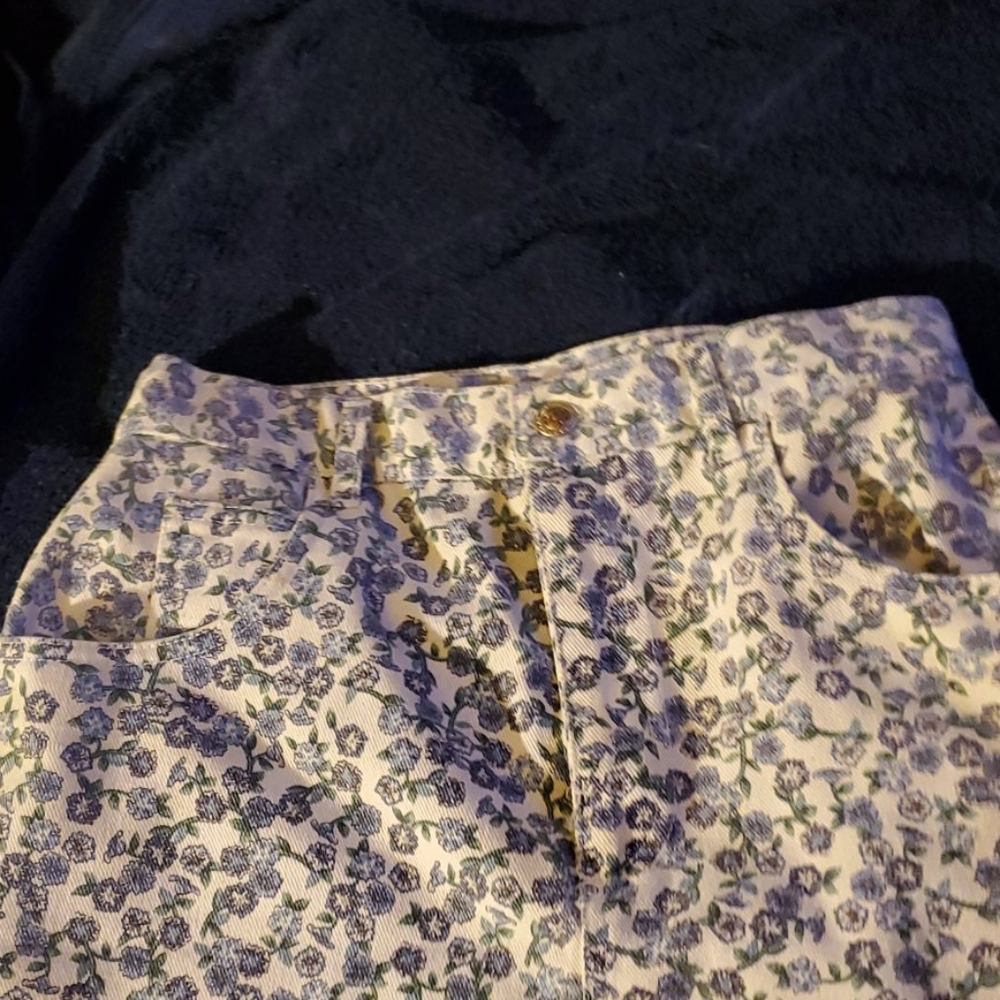 Shorts - Picture 4 of 4